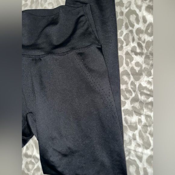 Buffbunny Onyx 🖤 Black Lit Laser Cut Legging | Small - Picture 6 of 13